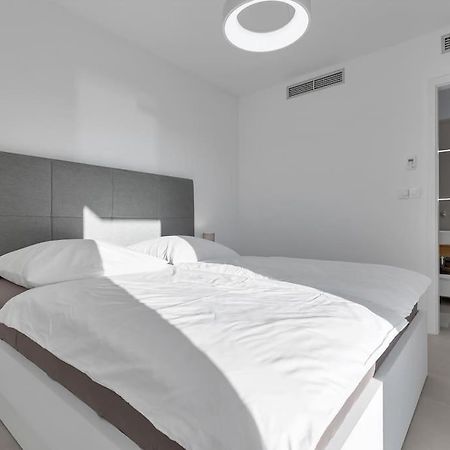 Apartman Delux With Private Pool - Makarska Exklusiv Tučepi Buitenkant foto