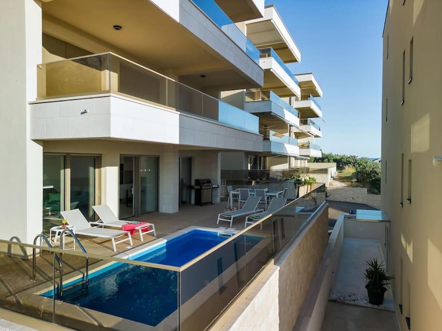 Apartman Delux With Private Pool - Makarska Exklusiv Tučepi Buitenkant foto