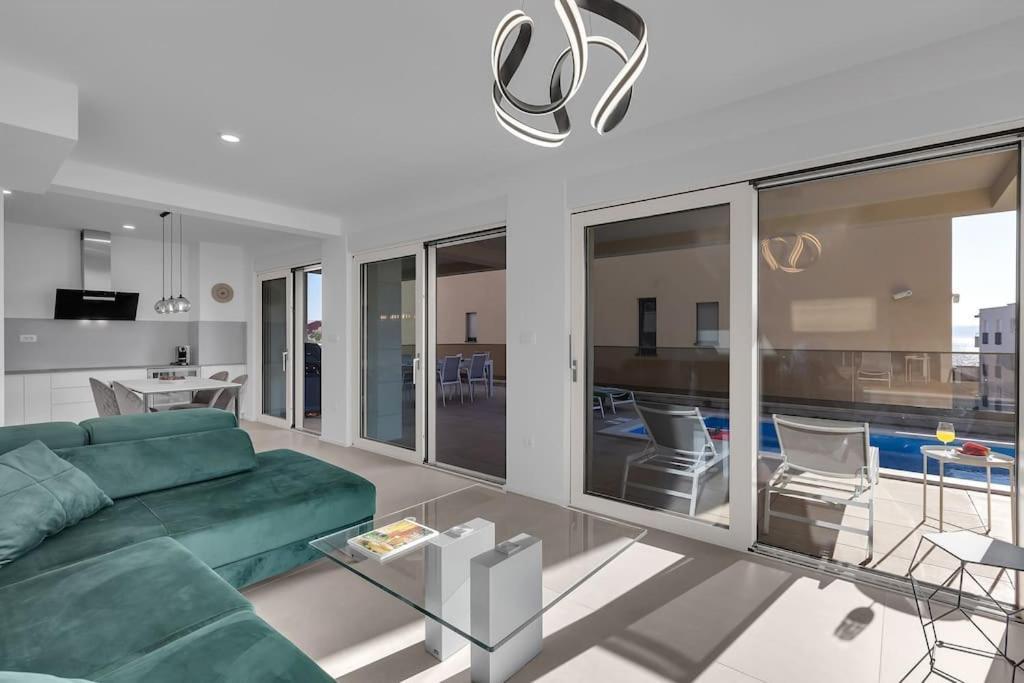Apartman Delux With Private Pool - Makarska Exklusiv Tučepi Buitenkant foto
