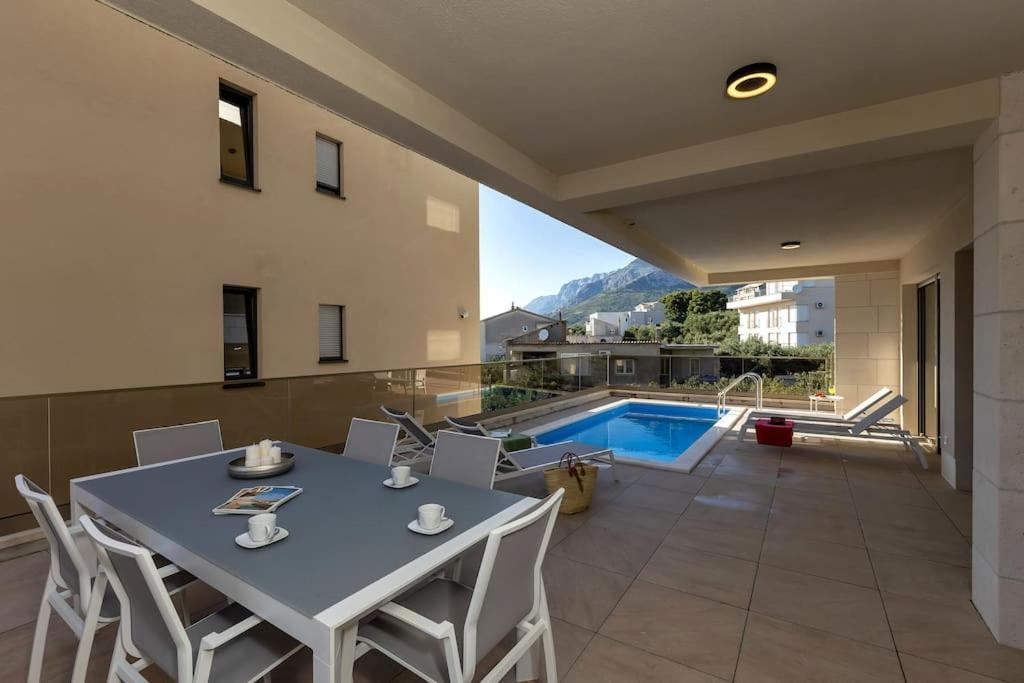 Apartman Delux With Private Pool - Makarska Exklusiv Tučepi Buitenkant foto