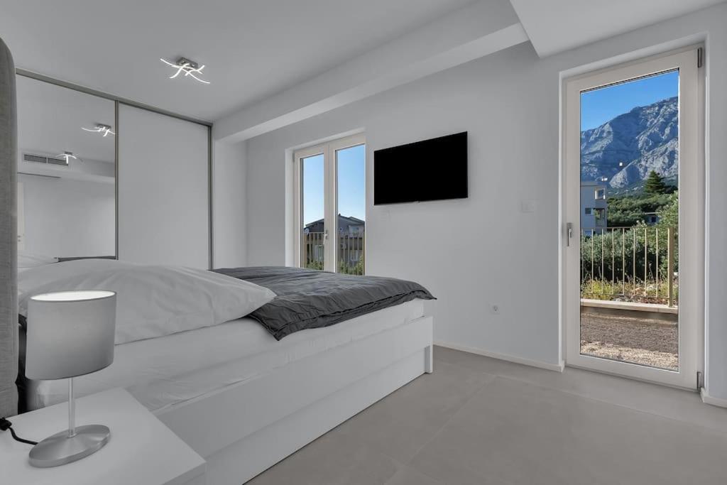 Apartman Delux With Private Pool - Makarska Exklusiv Tučepi Buitenkant foto