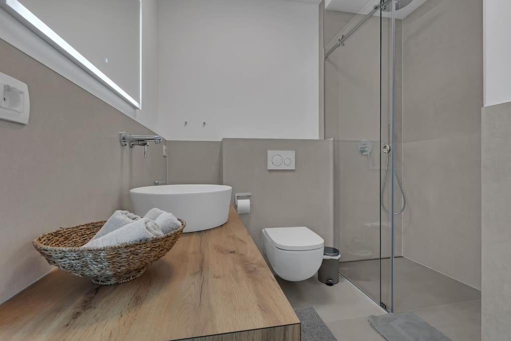 Apartman Delux With Private Pool - Makarska Exklusiv Tučepi Buitenkant foto