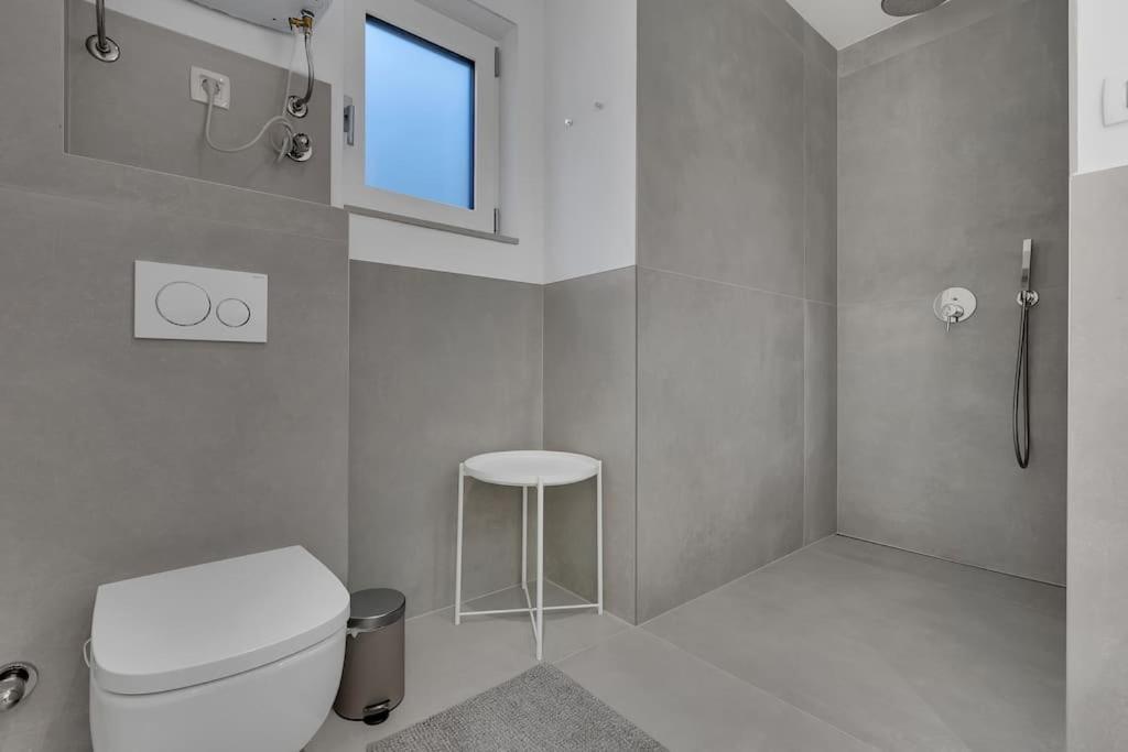 Apartman Delux With Private Pool - Makarska Exklusiv Tučepi Buitenkant foto