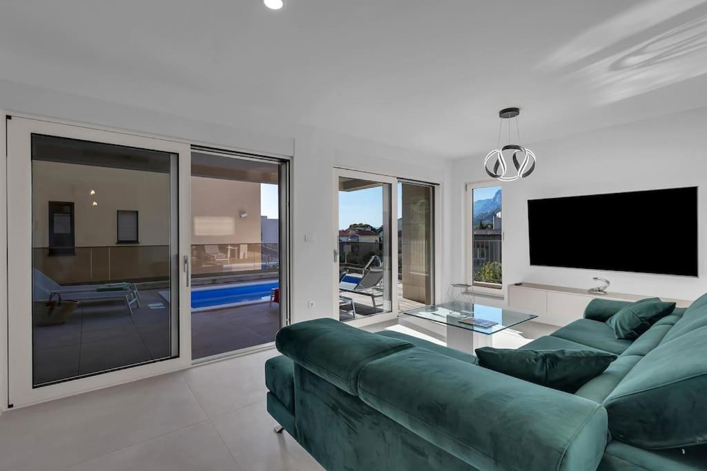 Apartman Delux With Private Pool - Makarska Exklusiv Tučepi Buitenkant foto